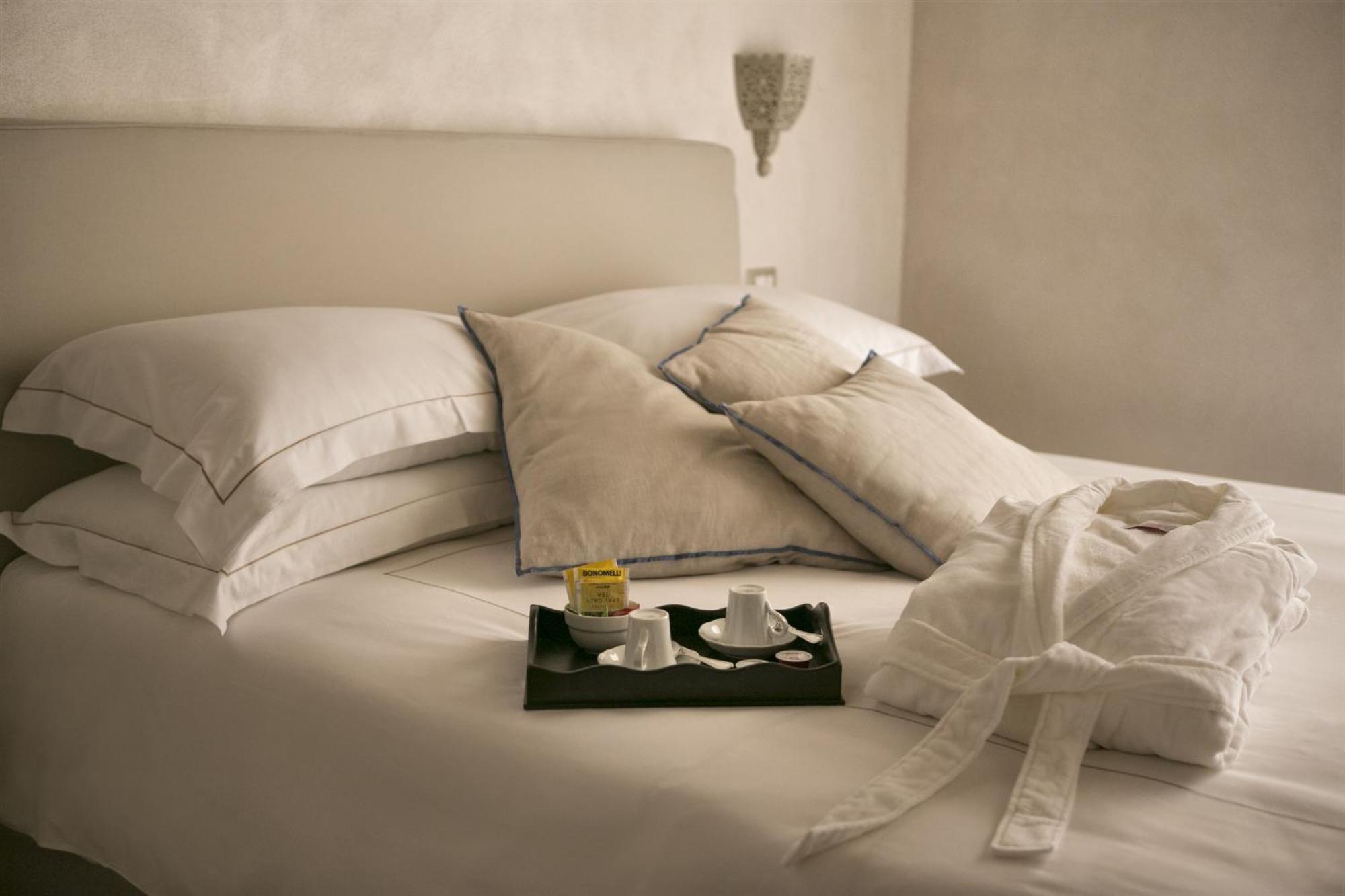Rome Frattina27 Hotel Phòng bức ảnh